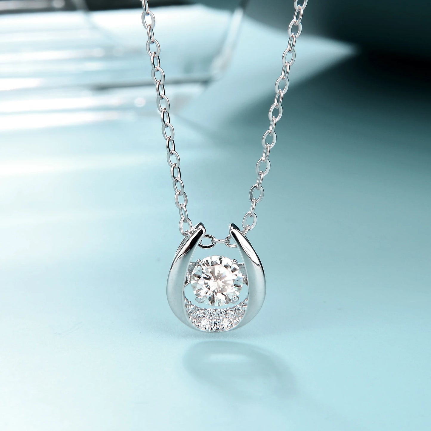 GEM'S BALLET Twinkle Moissanite Pendant – Radiant Elegance