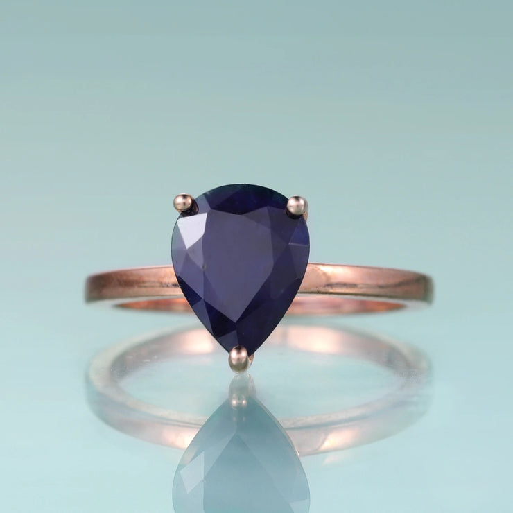 GEM'S BALLET Pear-Shaped Blue Sapphire Solitaire Ring