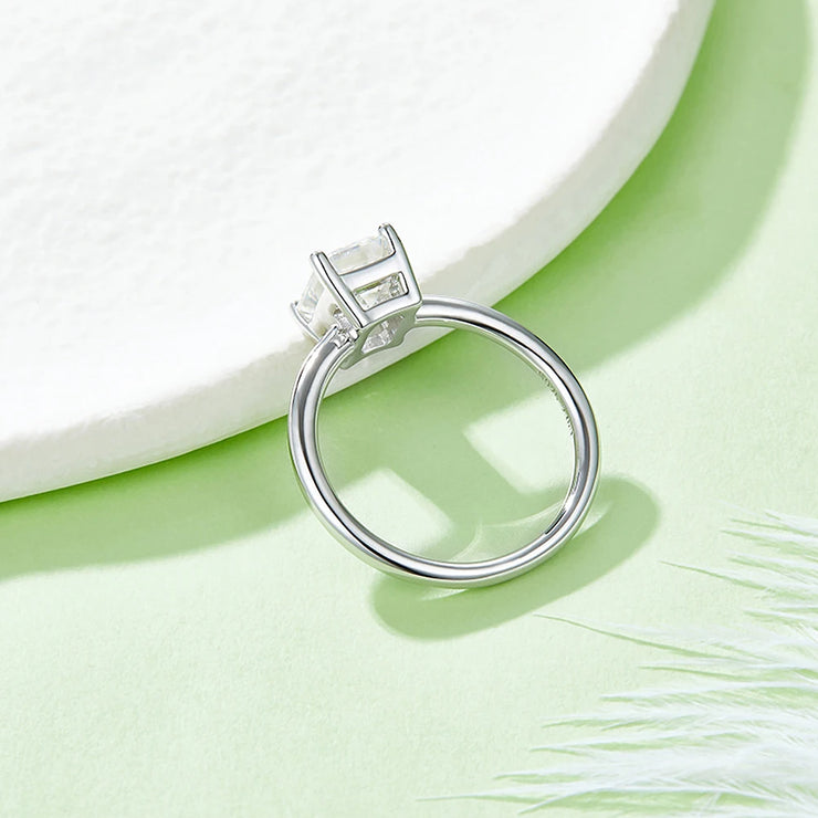 GEM'S BALLET 2ct Emerald Cut Moissanite Ring