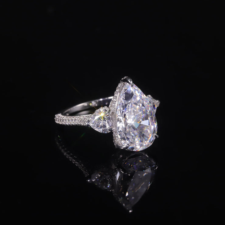 GEM'S BALLET Pear Shape Diamond-fire CZ Cluster Engagement Ring – Elegant Three-Stone Design