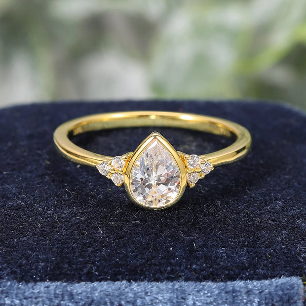 GEM'S BALLET 0.8Ct Pear-Cut Moissanite Engagement Ring
