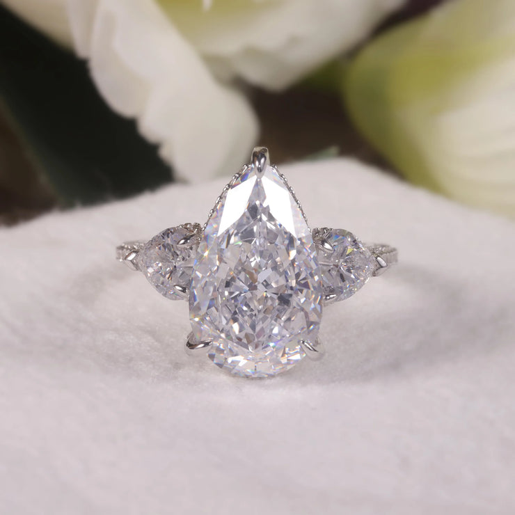 GEM'S BALLET Pear Shape Diamond-fire CZ Cluster Engagement Ring – Elegant Three-Stone Design