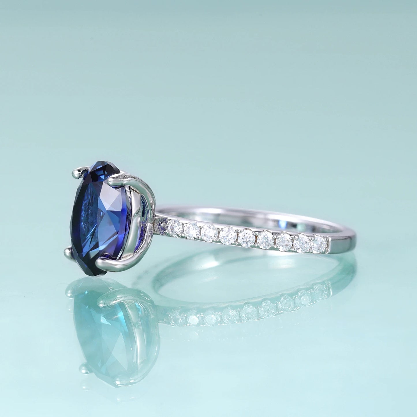 GEM'S BALLET Vintage Oval Blue Sapphire Ring