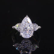 GEM'S BALLET Pear Shape Diamond-fire CZ Cluster Engagement Ring – Elegant Three-Stone Design