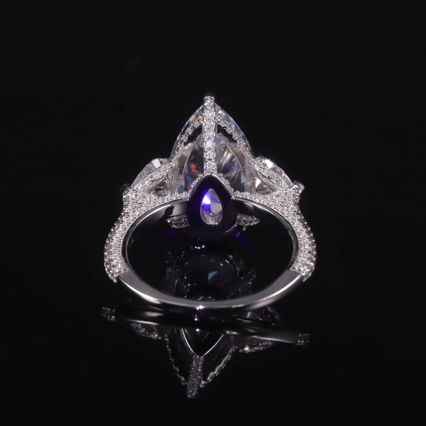 GEM'S BALLET Pear Shape Diamond-fire CZ Cluster Engagement Ring – Elegant Three-Stone Design