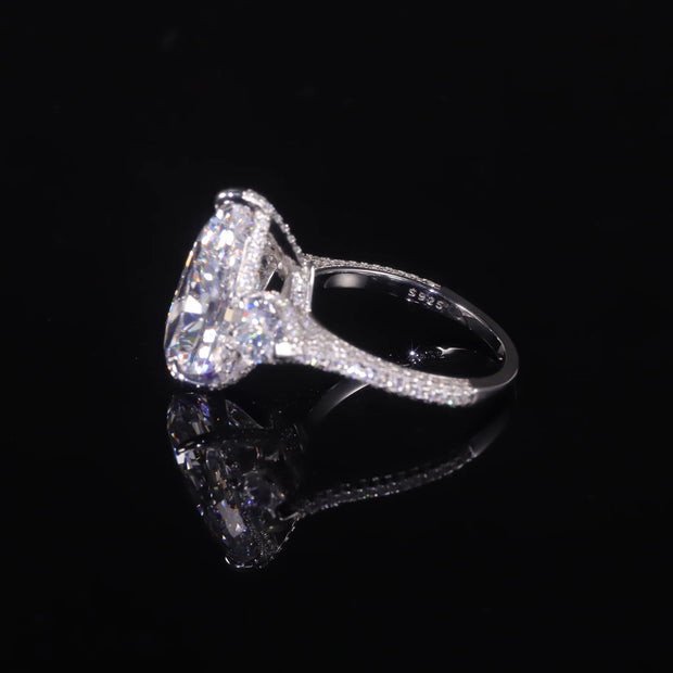 GEM'S BALLET Pear Shape Diamond-fire CZ Cluster Engagement Ring – Elegant Three-Stone Design