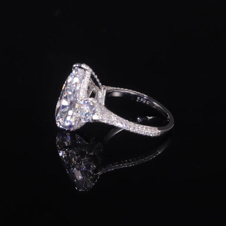 GEM'S BALLET Pear Shape Diamond-fire CZ Cluster Engagement Ring – Elegant Three-Stone Design