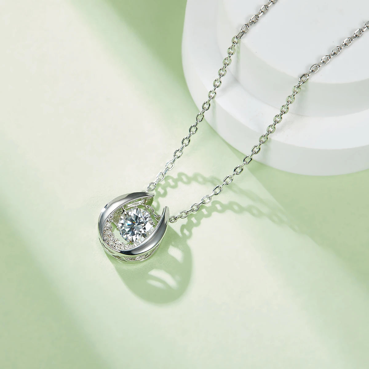 GEM'S BALLET Twinkle Moissanite Pendant – Radiant Elegance